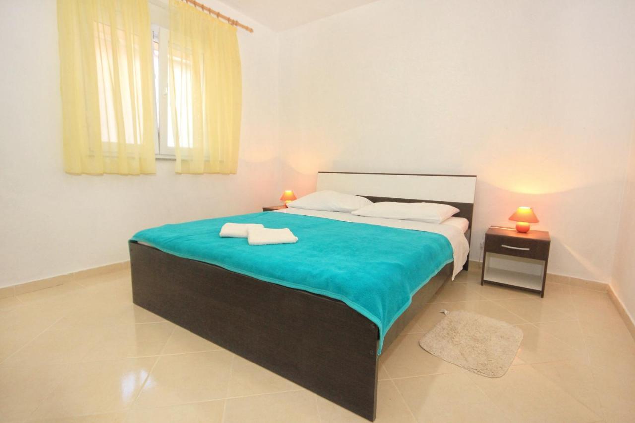 Apartments By The Sea Vlasici, Pag - 9324 ภายนอก รูปภาพ