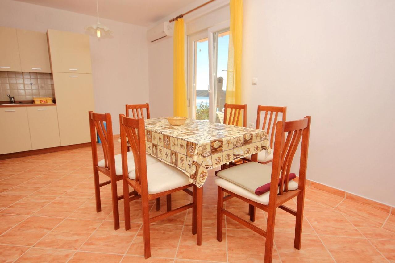Apartments By The Sea Vlasici, Pag - 9324 ภายนอก รูปภาพ