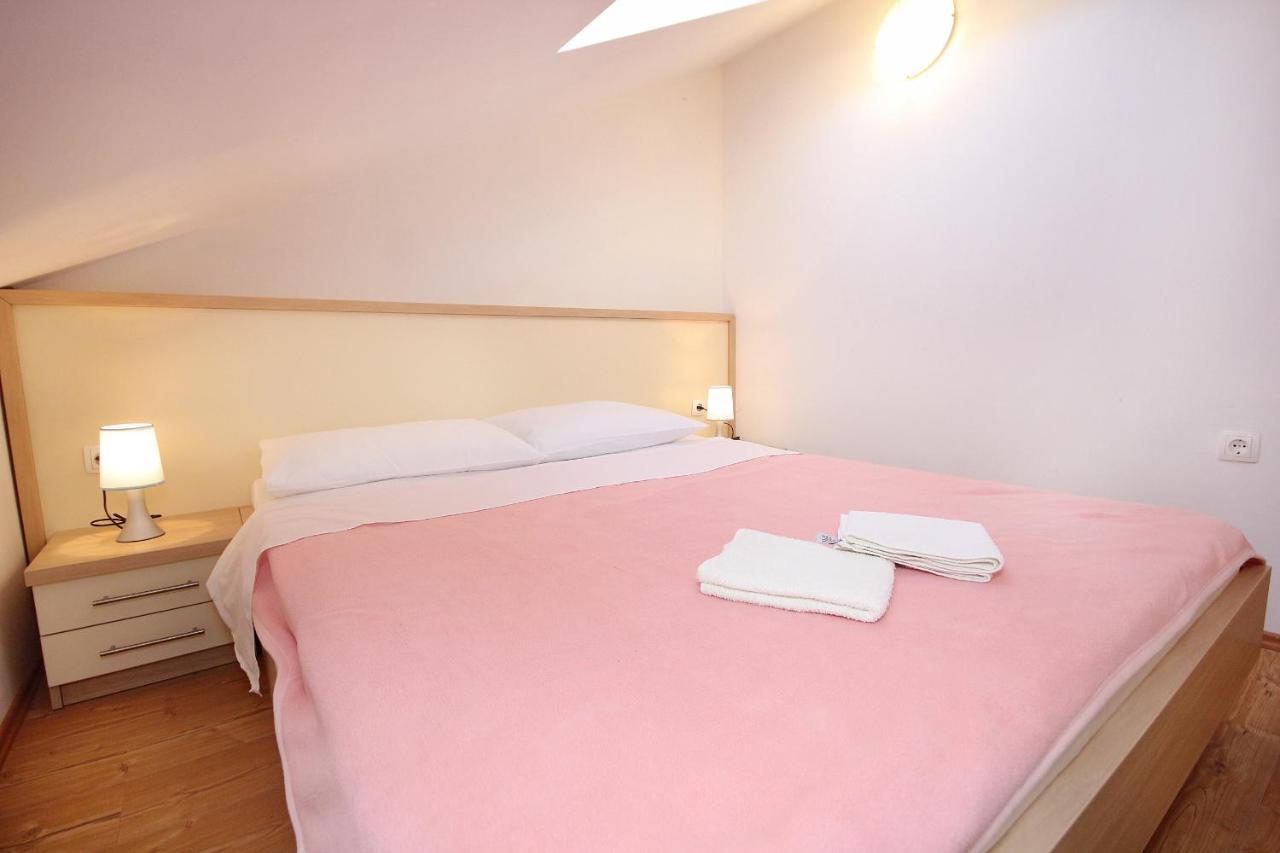 Apartments By The Sea Vlasici, Pag - 9324 ภายนอก รูปภาพ