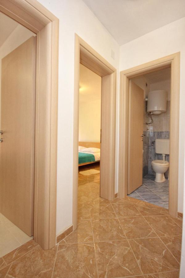 Apartments By The Sea Vlasici, Pag - 9324 ภายนอก รูปภาพ