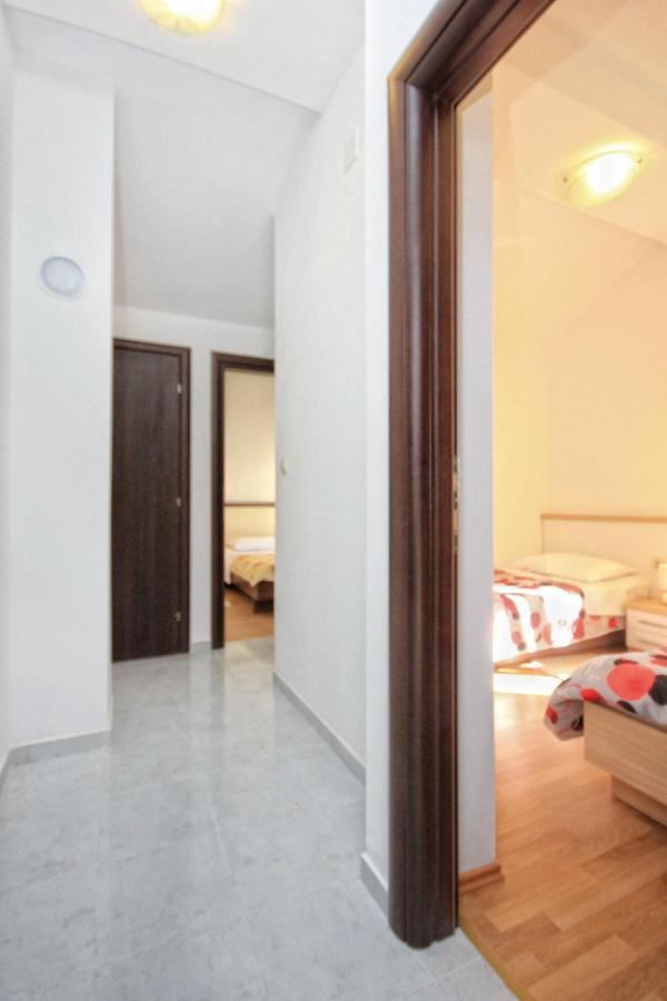 Apartments By The Sea Vlasici, Pag - 9324 ภายนอก รูปภาพ